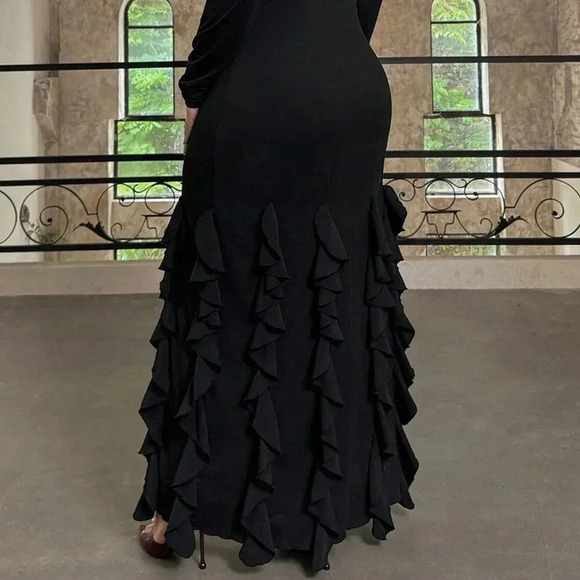 Black Elegant Women's Plus Size Sexy Design Scoop Neck Maxi A-Line Dress - Picture 6 of 8